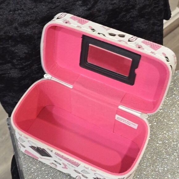 Blush Crush Fashion Print Zip Around Cosmetic Traincase - Picture 7 of 7